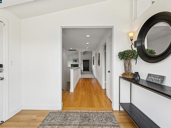 5th image of 210 Courtney Ln