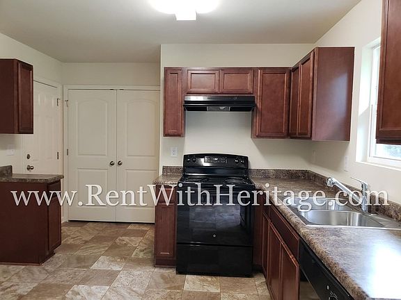 5th image of 4033 Sitka Dr