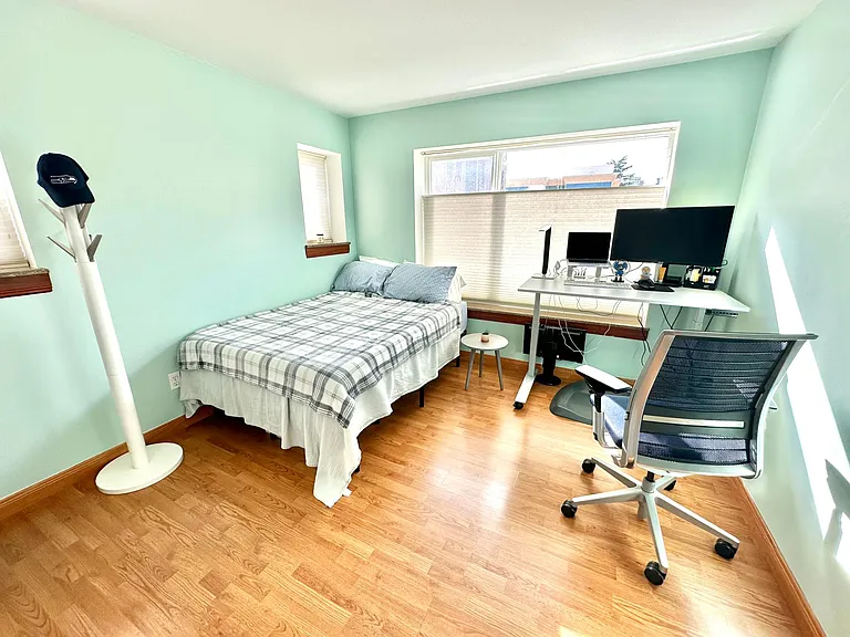 712 E Denny Way — Photo 6