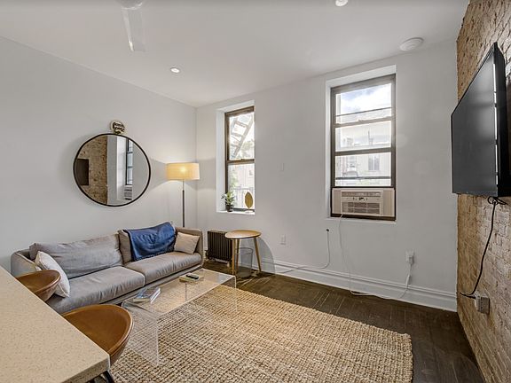 5th image of 107 Greenpoint Ave APT C3