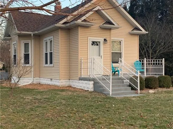 2703 4th St, Charleston, IL 61920