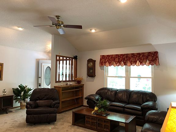 3rd image of 5675 Twin Creek Cir