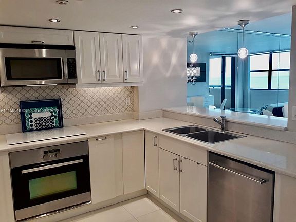 5th image of 2555 Collins Ave APT 2209
