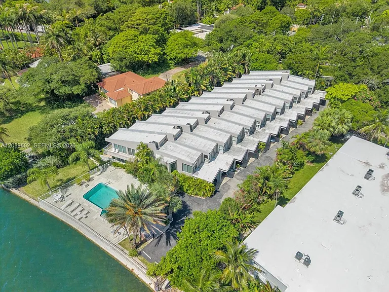 6011 N Bayshore Dr #8-D — Photo 31