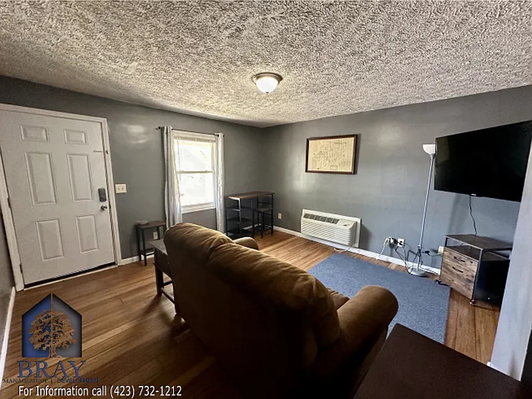 805 E Sullivan St — Photo 3