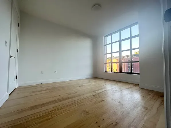 564 Saint Johns Place image 4 of 21