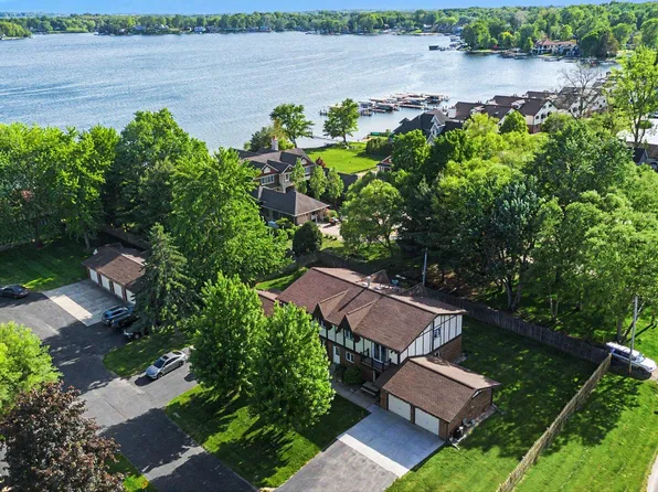 5410 Country Aire Dr #14, Coloma, MI 49038