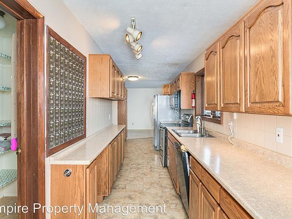 4th image of 1348 Benshoof Dr