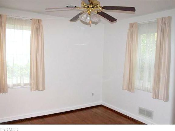 3rd image of 1521 Westbury Dr
