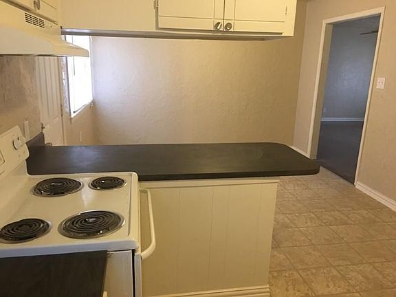 3rd image of 805 NW 34th St