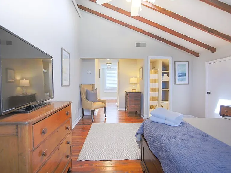 124 E Liberty St — Photo 17