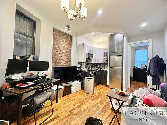 Rented by Hagstrom Management Inc | media 26