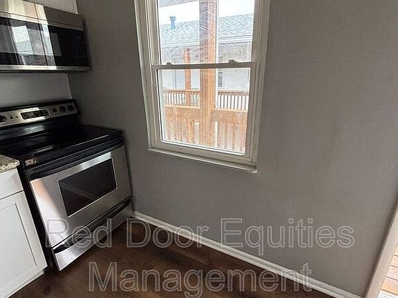 3rd image of 129 W Walnut St APT P