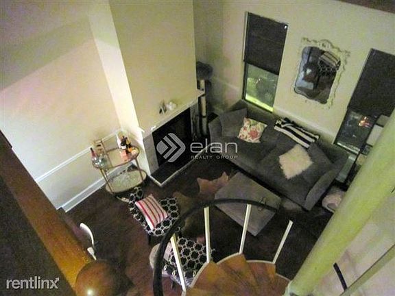 4th image of 2854 N Southport Ave