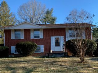 912 Thornhill Rd, Lexington, VA 24450