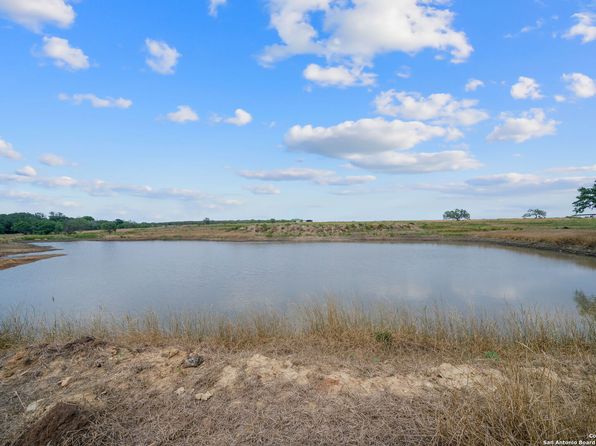 7507 New Sulphur Springs Rd, San Antonio, TX 78263