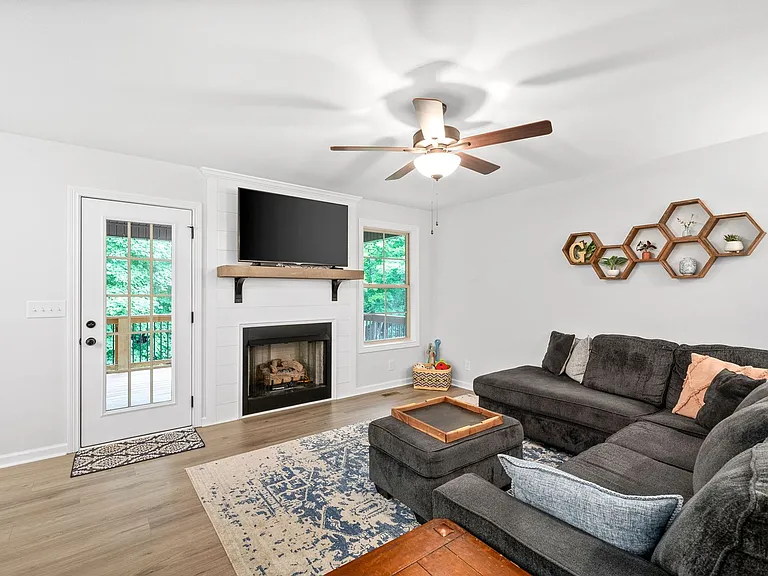 1082 Winesap Rd — Photo 7