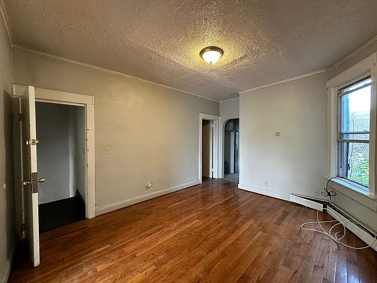 126 Bergen Ave #2E — Photo 4