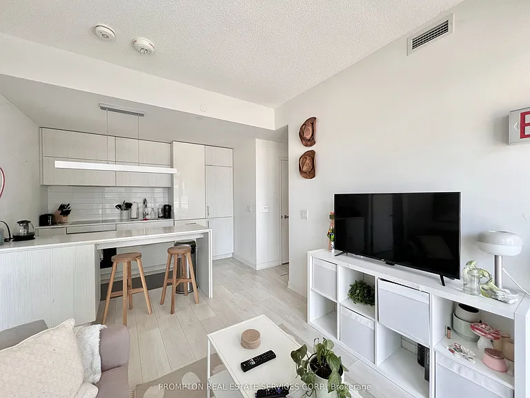 20 Richardson St #1707 — Photo 5