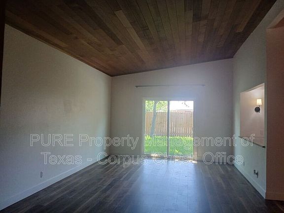 4th image of 730 Bradshaw Dr