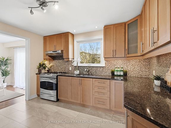 5th image of 128 Clements Rd E