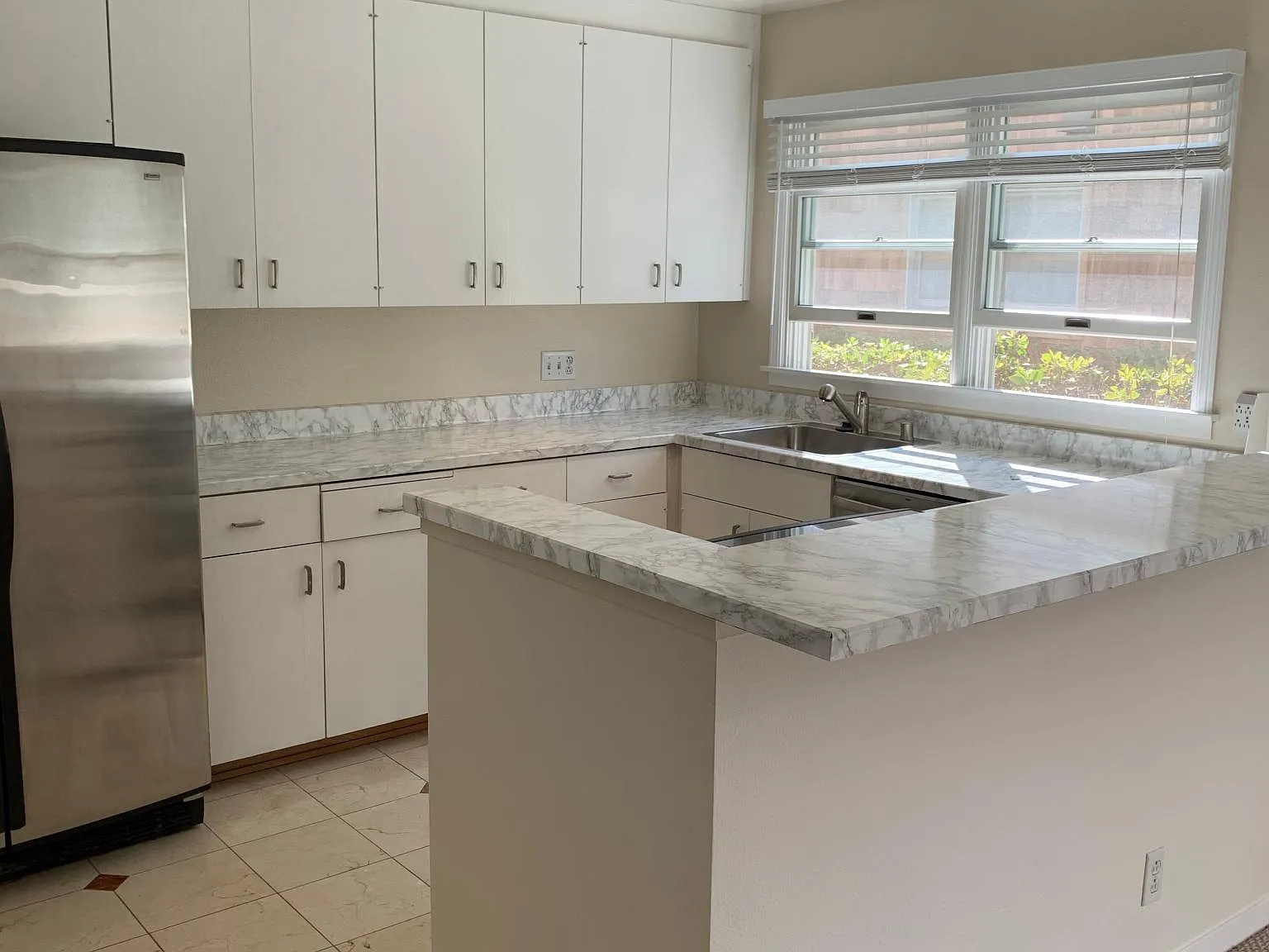 312 Centre Ct — Photo 2