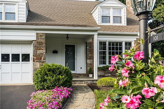 Stunning landscaping beckons a closer look!