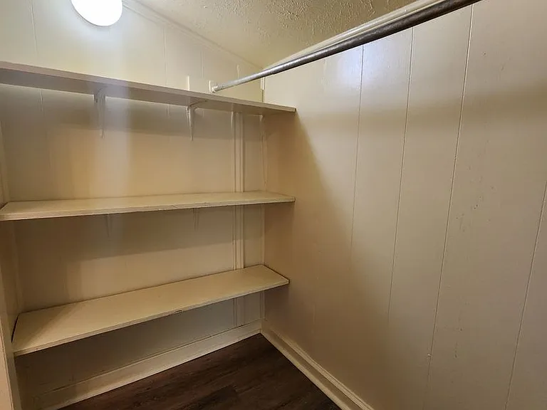 1516 Lindsey St — Photo 13