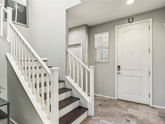 4th image of 334 E Neal Ave