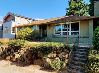 923 N 72nd St, Seattle, WA 98103