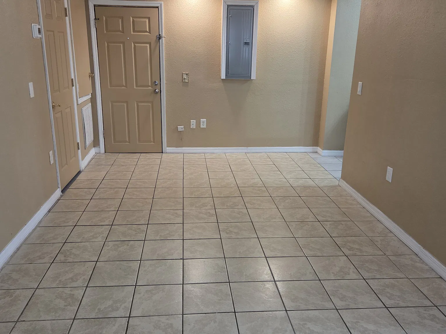 3123 Lawrence St — Photo 2