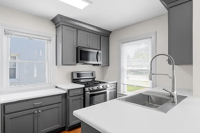 2647 Drayton Dr — Photo 10