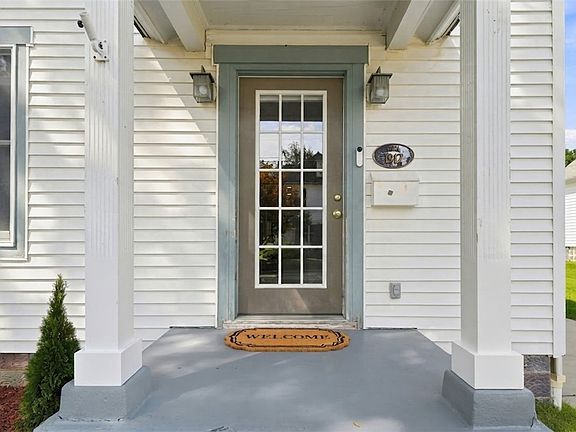 3rd image of 327 E Spring St