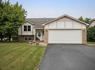 19088 Pleasantview Rd, Eden Prairie, MN 55346