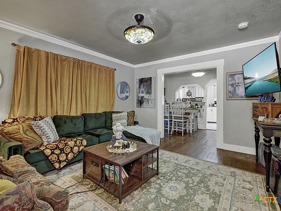 5th image of 1029 N Milam St