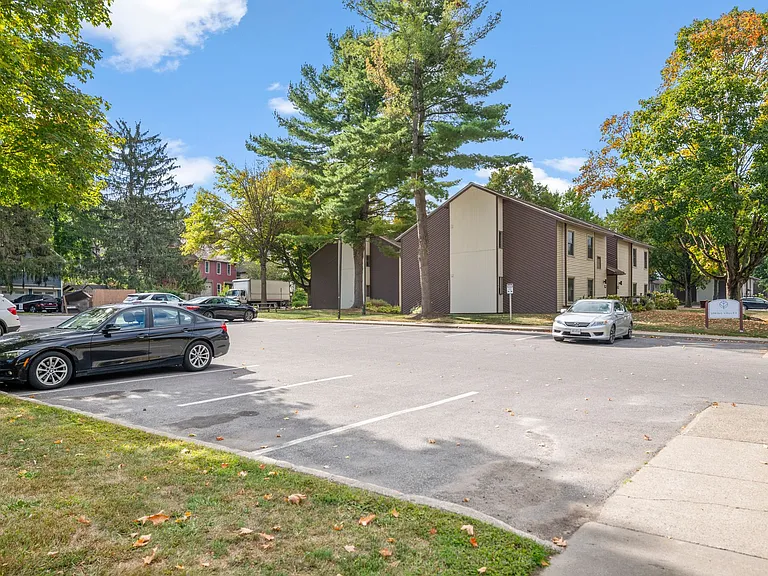 Spring Valley Apartments — Photo 16