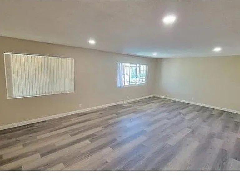 811 Orchid Ct #L — Photo 10