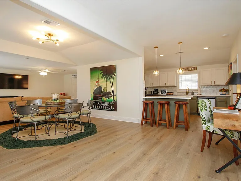 1518 Sabine St — Photo 12