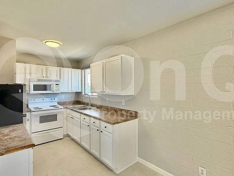 4401 N 12th St #204 — Photo 5