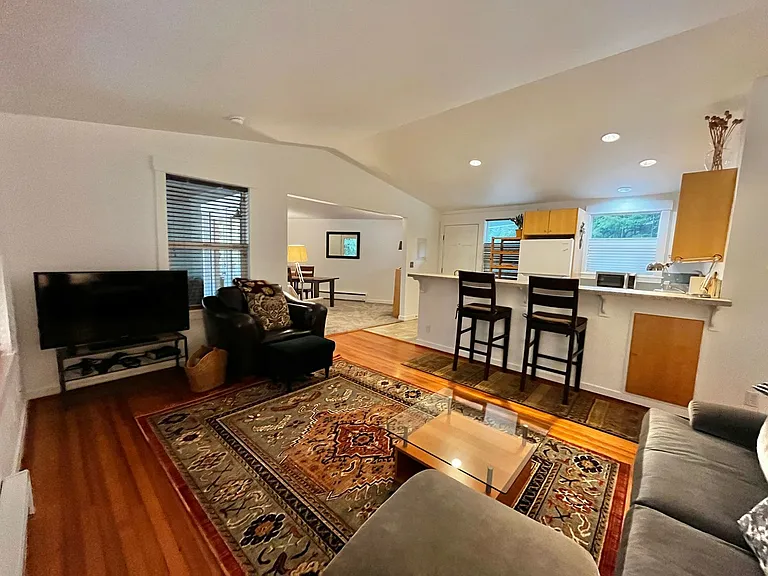 1574 NE Park View Dr #3 — Photo 11