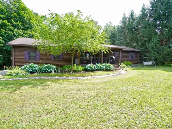 3889 Meadowvale Dr, East Aurora, NY 14052