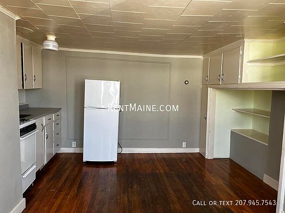 4th image of 200 Center St APT 3