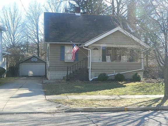 2nd image of 824 Falls Ave