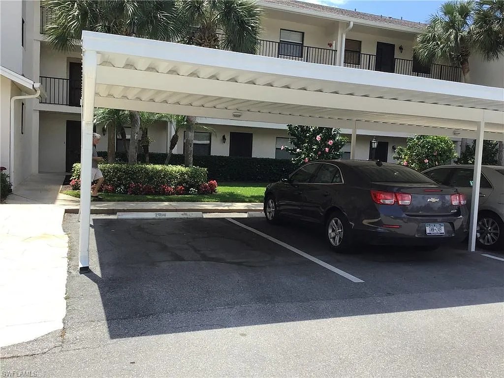 2 bed, 2.0 bath, 1068 sqft, $4,800 — Photo 2
