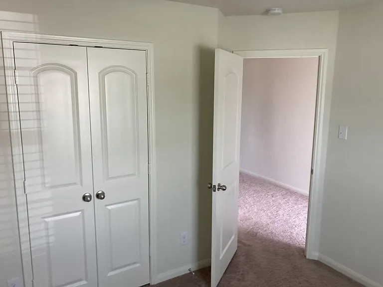 8418 Hannah — Photo 5