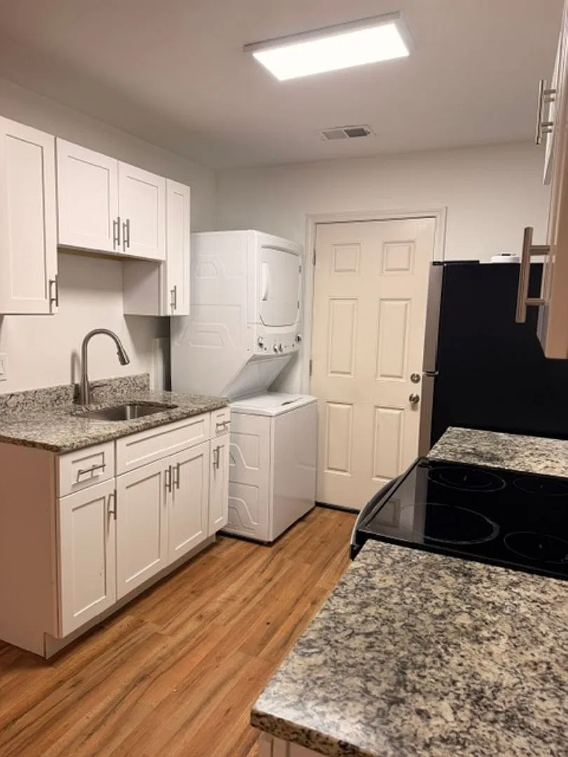 2-bedroom 1-bath — Photo 3