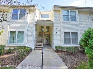 355 Sunshine Ct, Englishtown, NJ 07726