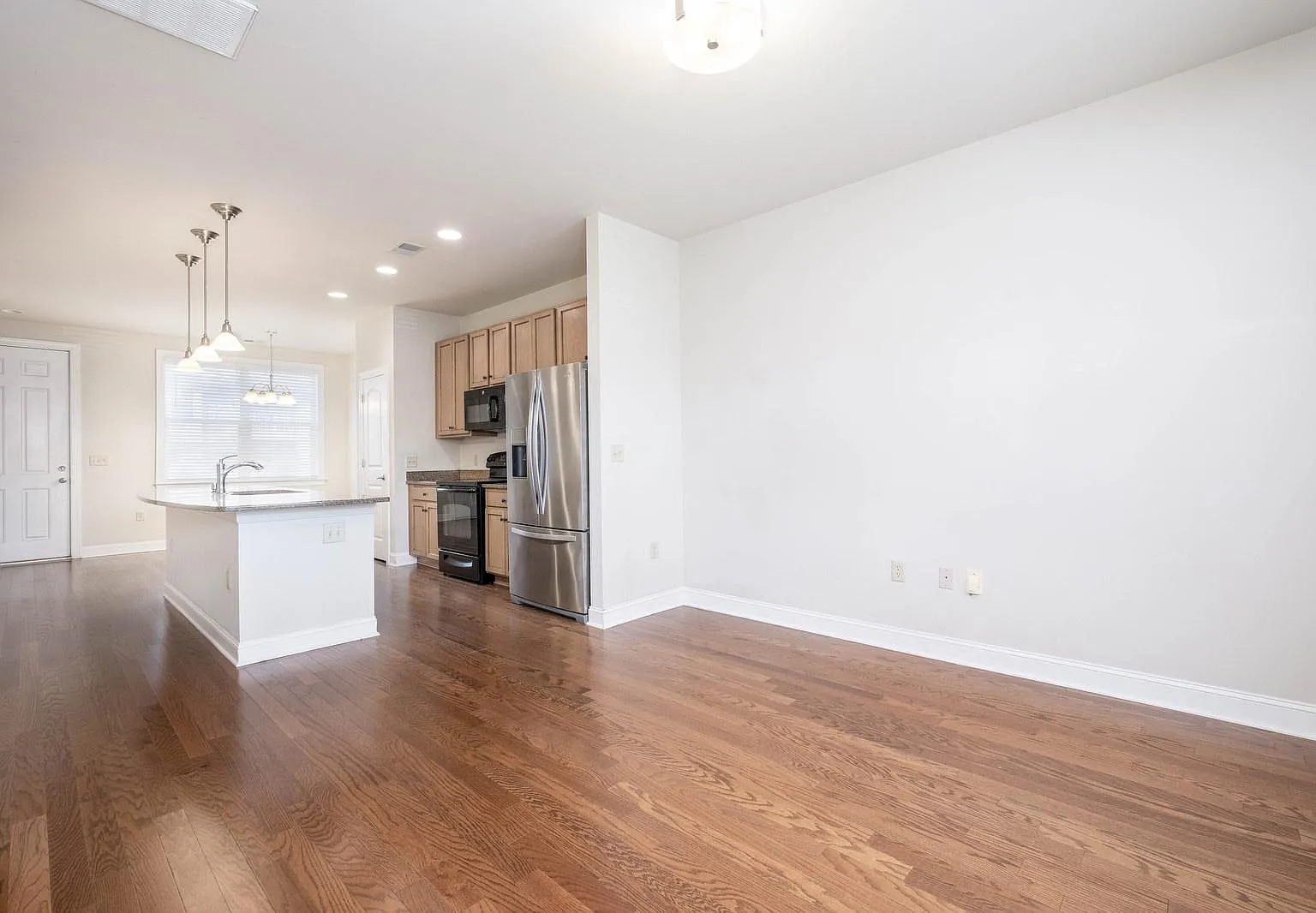 2 bed, 2.5 bath, 1386 sqft, $1,550 — Photo 4