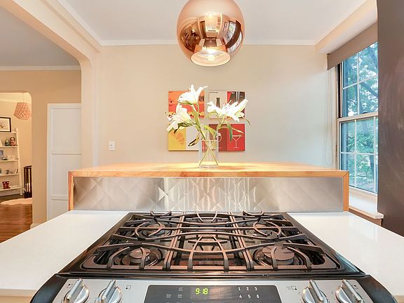 2nd image of 25 Minetta Ln APT 5B