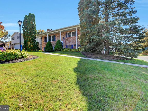 3rd image of 85 Topaz Dr